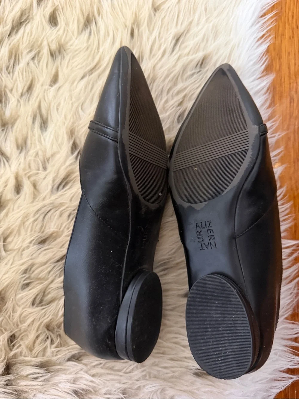 Naturalizer Black Pointed-Toe Knot Flats